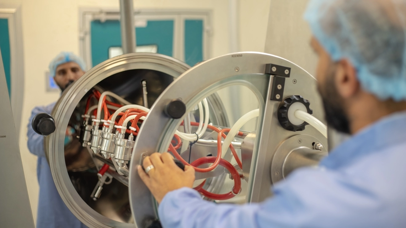 Pharmaceutical cleanroom interior with modular panels